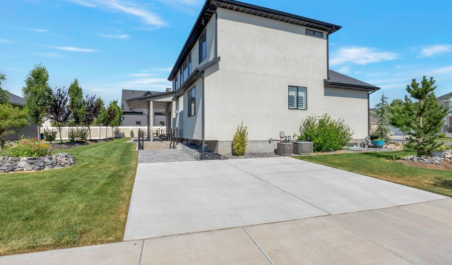 1307 W BLUE QUILL Dr, Bluffdale, UT 84065 - 5 Beds, 5 Bath