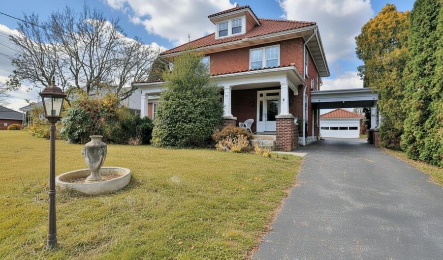 320 S 9TH St, Akron, PA 17501 - 4 Beds, 3 Bath