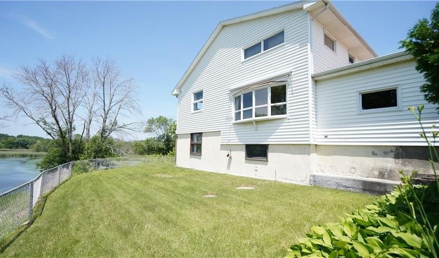 14 Temple Pl, Central Falls, RI 02863 - 2 Beds, 3 Bath