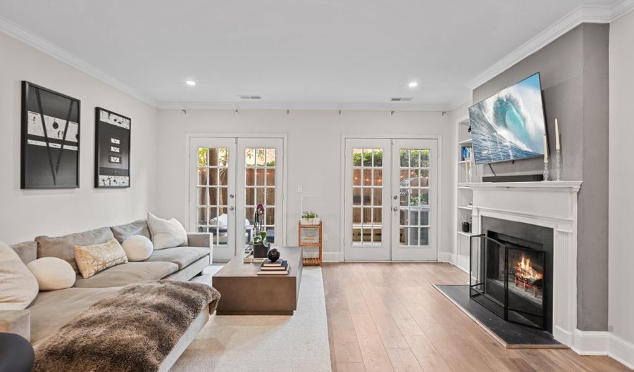 4311 MASSACHUSETTS NW, Washington, DC 20016 - 2 Beds, 3 Bath