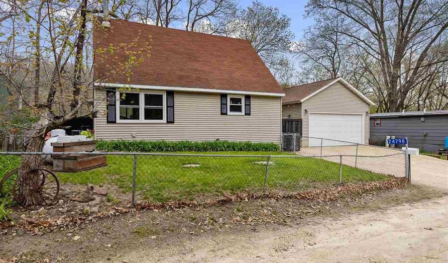 24798 127th St, Anamosa, IA 52205 - 3 Beds, 2 Bath