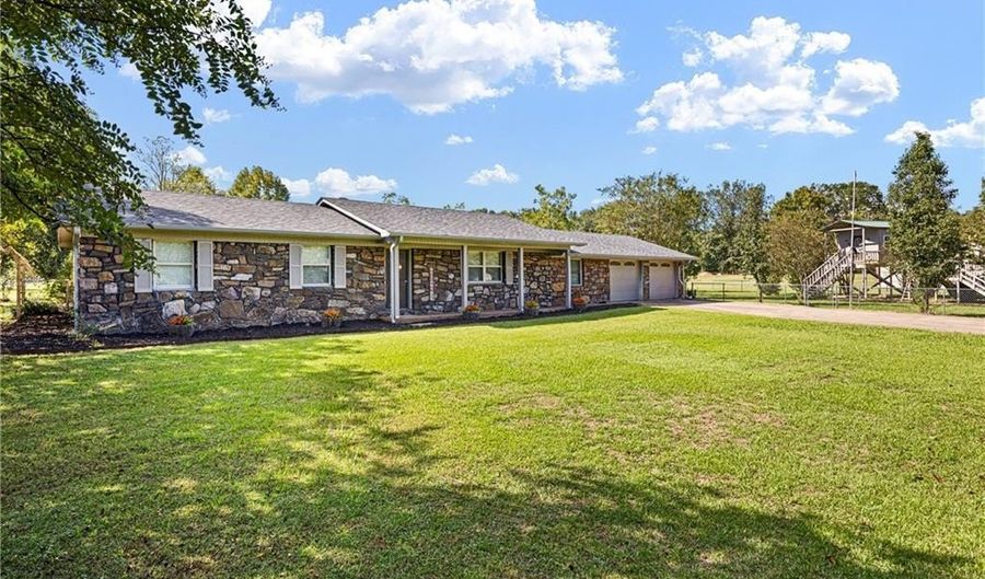 806 Avenue 8 SE, Atkins, AR 72823 - 4 Beds, 3 Bath