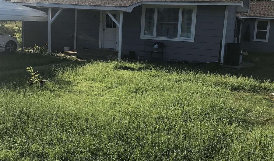 423 E 10th St, Beaver, OK 73932 - 4 Beds, 2 Bath