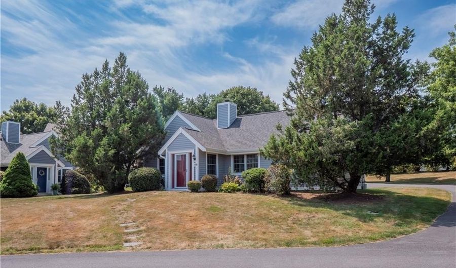 318 Corey Ln 318, Middletown, RI 02842 - 2 Beds, 2 Bath