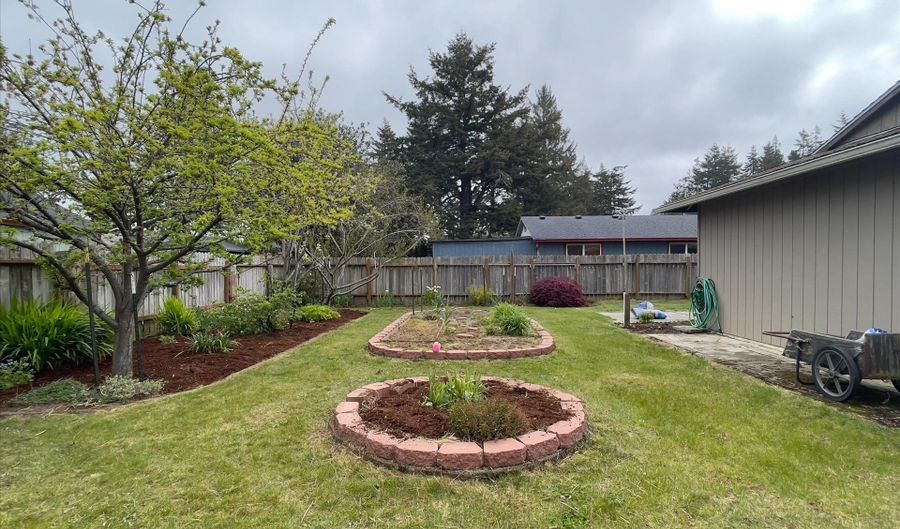 1105 1ST St, Bandon, OR 97411 - 3 Beds, 1 Bath