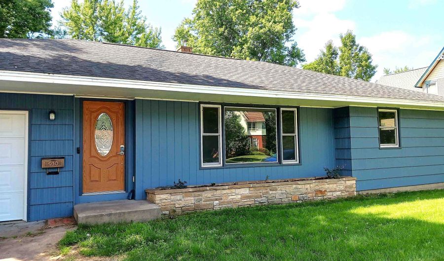 930 WASHINGTON St, Wisconsin Rapids, WI 54494 - 4 Beds, 2 Bath