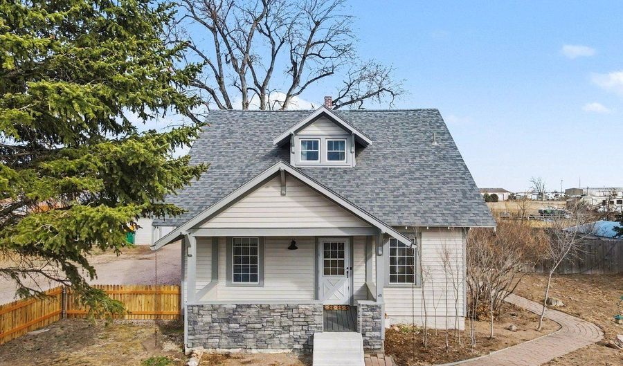 304 S 1st Ave, Ault, CO 80610 - 3 Beds, 2 Bath
