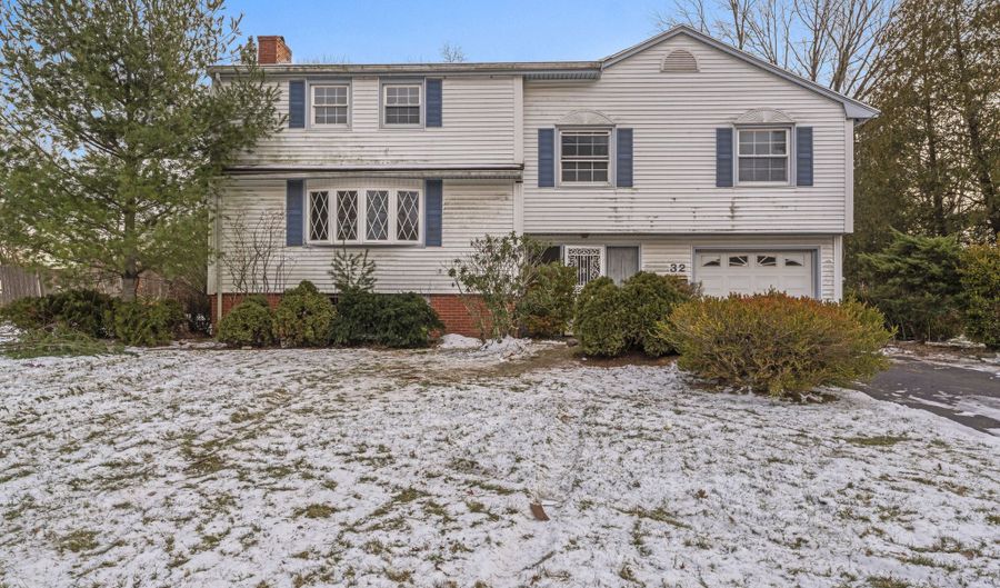 32 Brentwood Dr, Bloomfield, CT 06002 - 7 Beds, 4 Bath