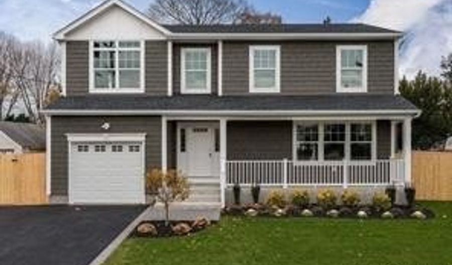 15 Dubois Ave, Amityville, NY 11701 - 4 Beds, 3 Bath