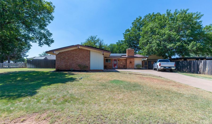 1002 Westwood Dr, Abilene, TX 79603 - 3 Beds, 2 Bath