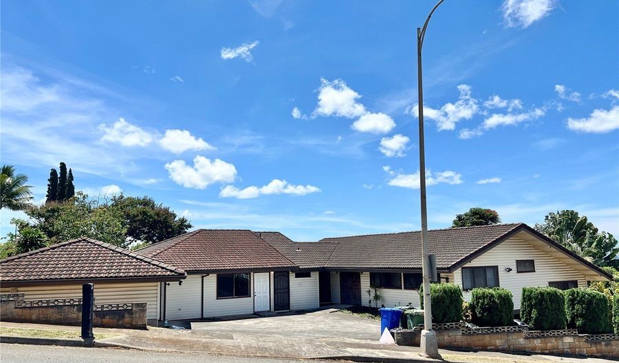 98-1089 Kaonohi St, Aiea, HI 96701 - 6 Beds, 4 Bath