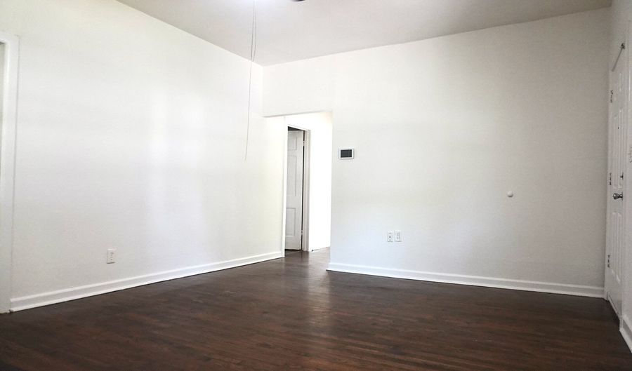 404 W Elm St, Alvord, TX 76225 - 2 Beds, 1 Bath