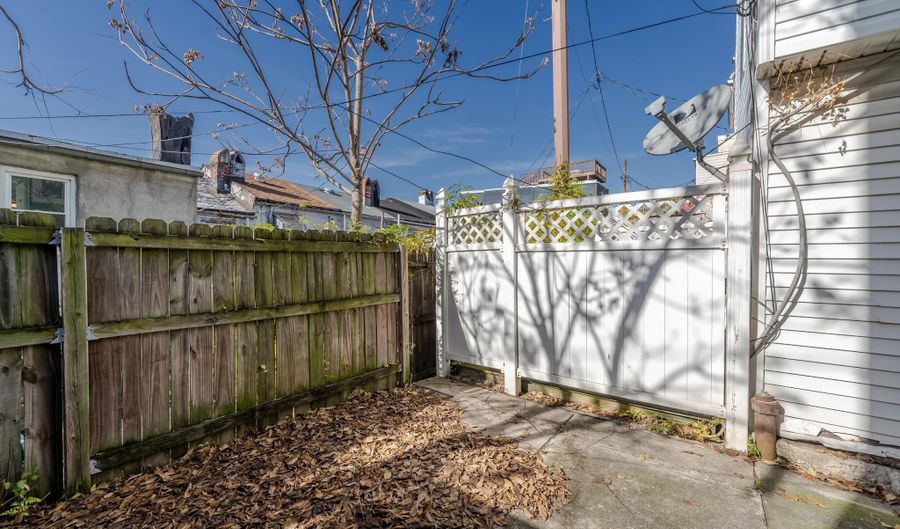 336 S COLLINGTON Ave S, Baltimore, MD 21231 - 2 Beds, 2 Bath