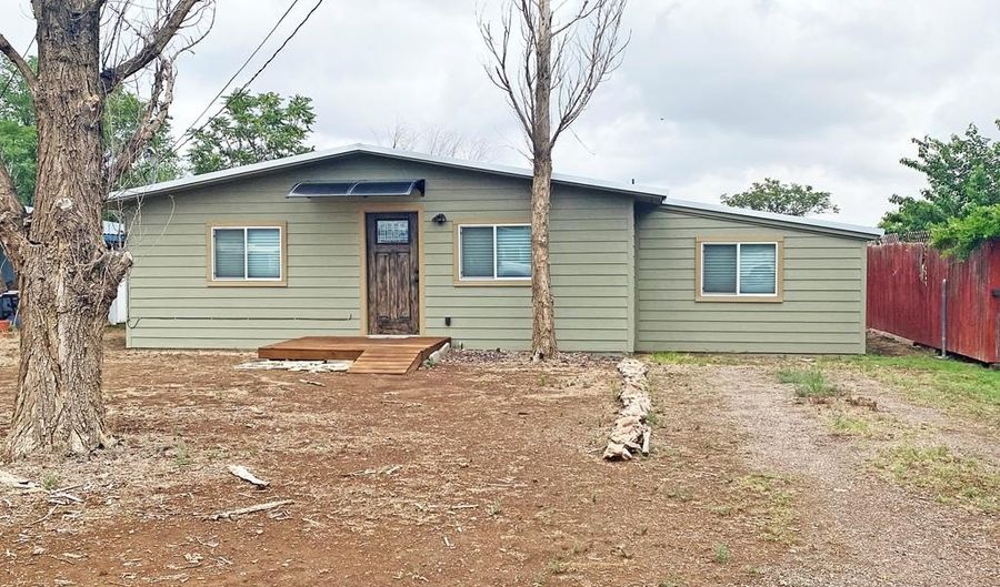 1005 W Brown St, Alpine, TX 79830 - 2 Beds, 2 Bath