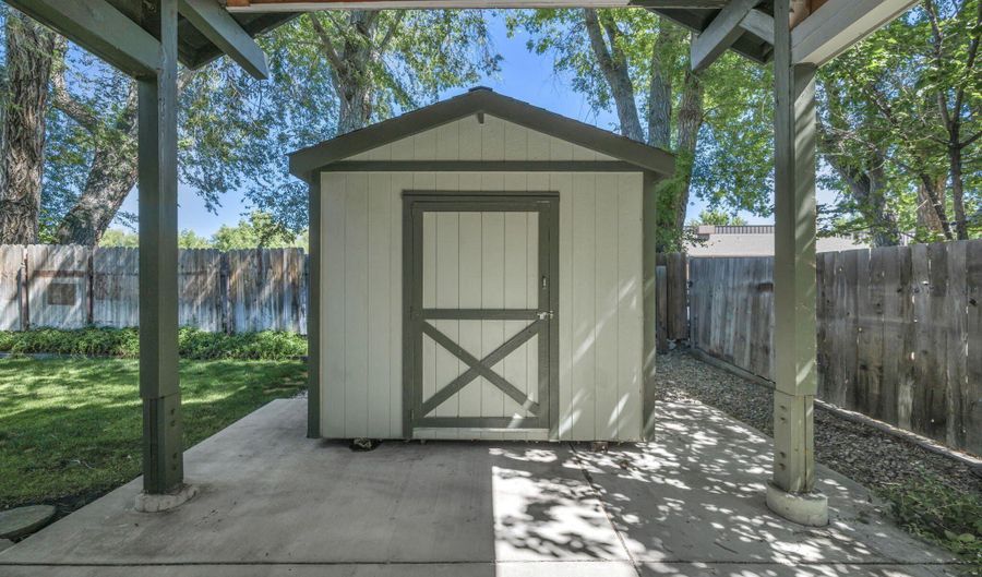 614 W 3rd St, Carson City, NV 89703 - 2 Beds, 3 Bath