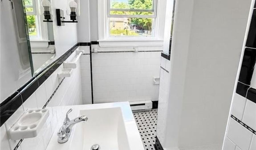 380 Farmington Ave 2R, Cranston, RI 02920 - 1 Beds, 1 Bath