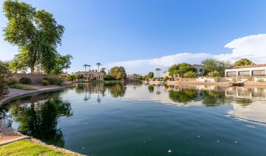 484 E RAINBOW Dr, Chandler, AZ 85249 - 2 Beds, 2 Bath
