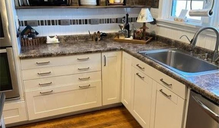 90 US Highway 14, Walnut Grove, MN 56180 - 5 Beds, 3 Bath