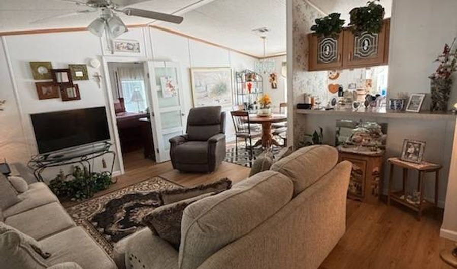 692 Tulip Cir E, Auburndale, FL 33823 - 2 Beds, 2 Bath