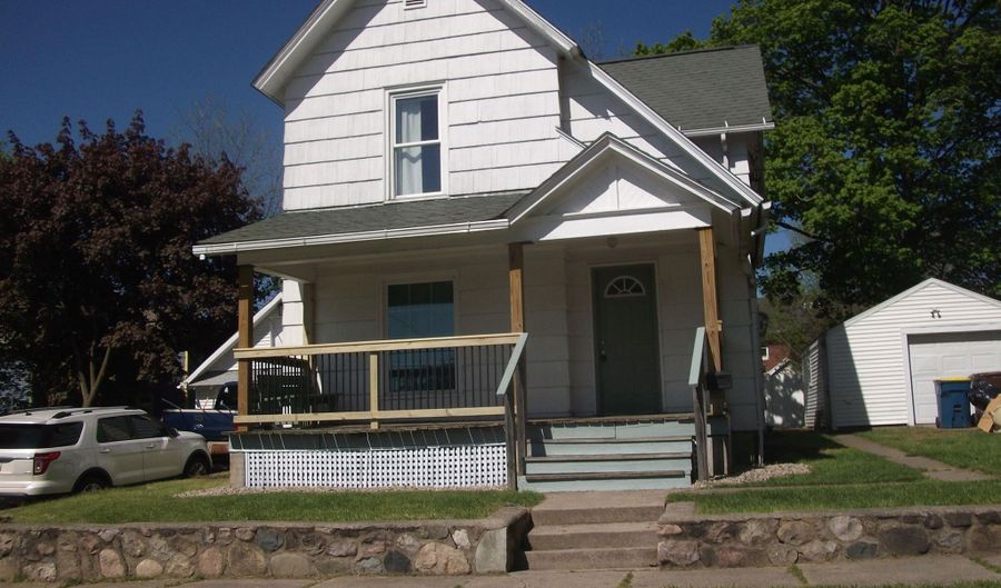 206 S Superior St, Angola, IN 46703 - 4 Beds, 2 Bath