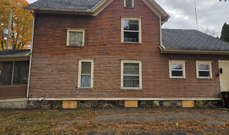 113 W Walnut St, Albion, MI 49224 - 4 Beds, 2 Bath