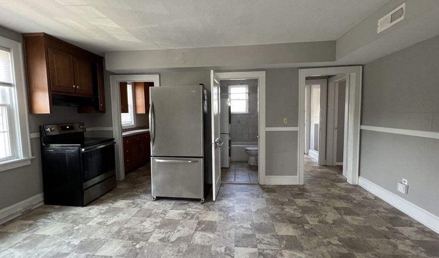 861 Farmington Ave 2nd Floor, Berlin, CT 06037 - 2 Beds, 1 Bath