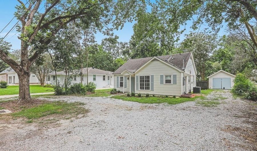 4314 Mimosa St, Baton Rouge, LA 70808 - 3 Beds, 2 Bath