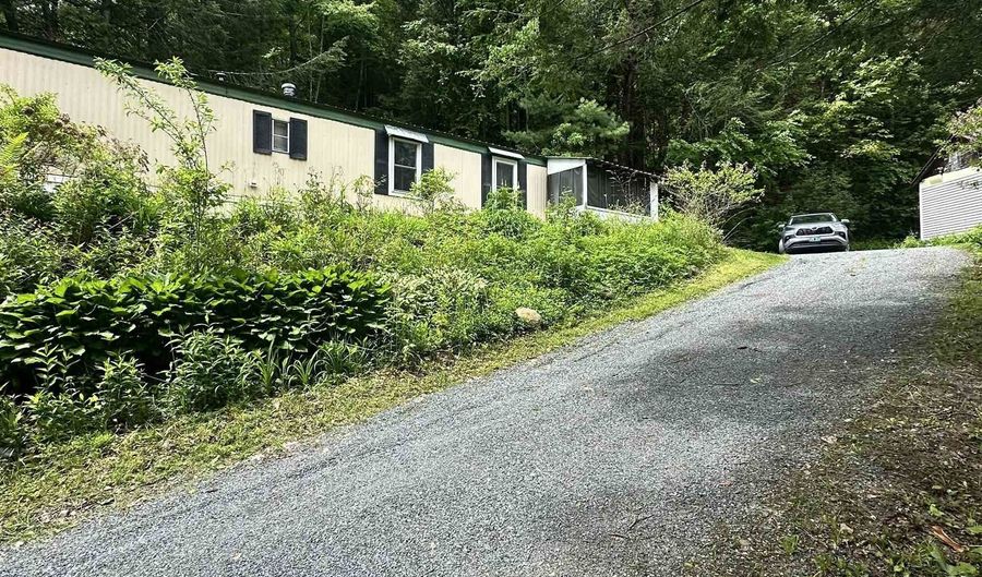 4 Reservoir Rd, Brattleboro, VT 05301 - 2 Beds, 1 Bath