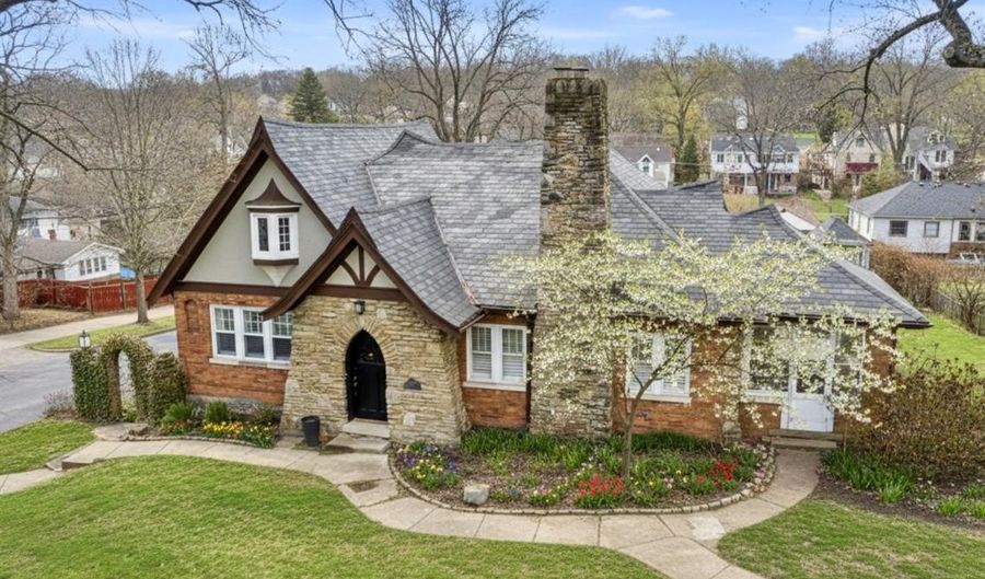 6610 Hudson Pkwy, Amberley, OH 45213 - 4 Beds, 3 Bath