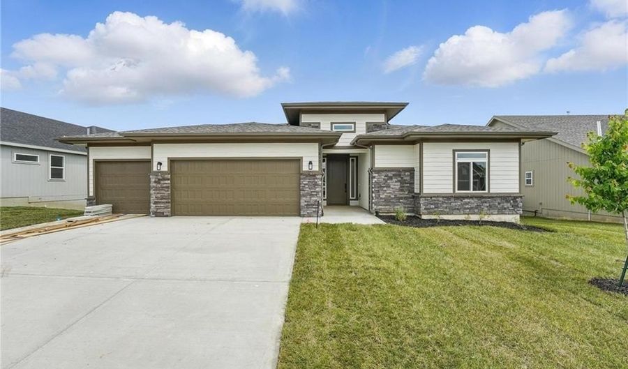 1617 Grayhawk Dr, Basehor, KS 66007 - 3 Beds, 3 Bath