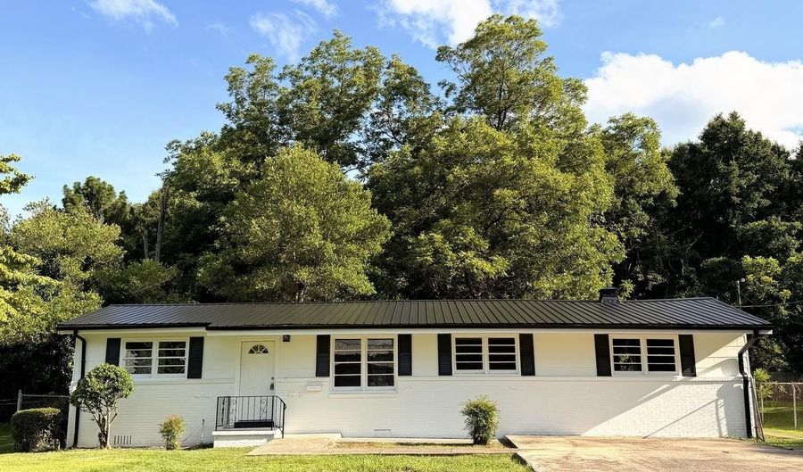 2518 W 14TH St, Anniston, AL 36201 - 3 Beds, 2 Bath