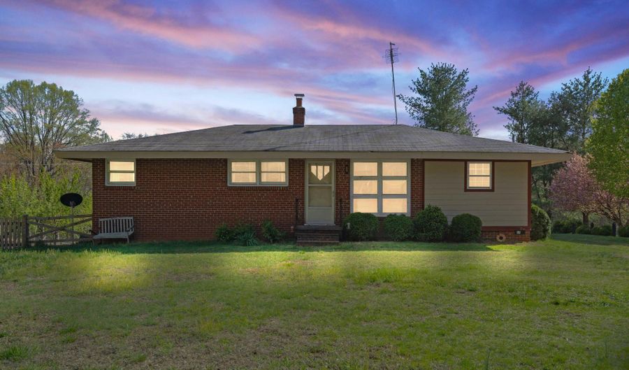 571 RICHMOND Rd, Amissville, VA 20106 - 2 Beds, 1 Bath