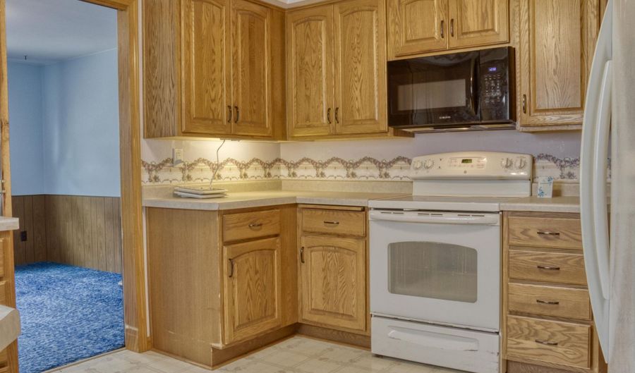 921 W WEILAND Ave, Appleton, WI 54914 - 3 Beds, 2 Bath