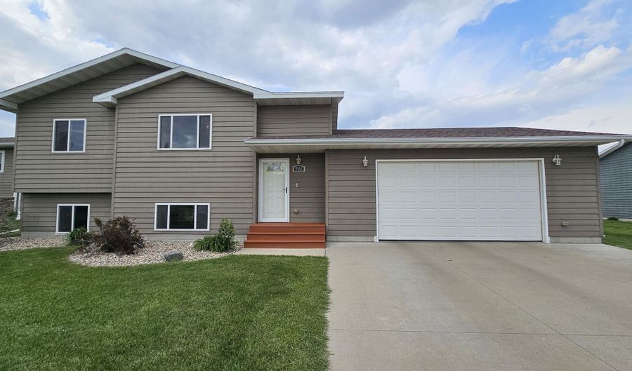 906 SW 16th Ave, Aberdeen, SD 57401 - 4 Beds, 2 Bath