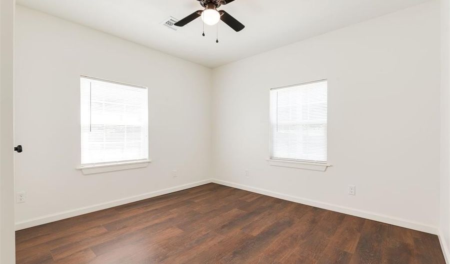 1527 S 6th St, Chickasha, OK 73018 - 3 Beds, 2 Bath
