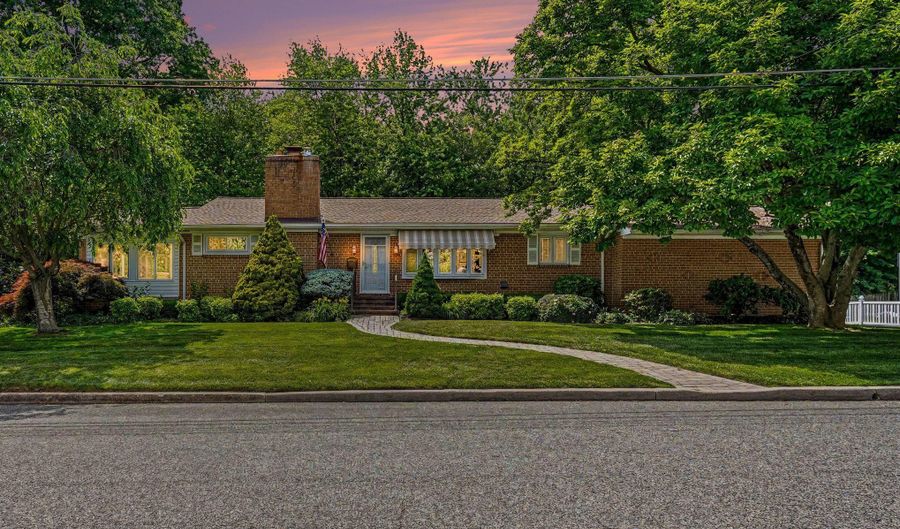 102 GRACEFORD Dr, Aberdeen, MD 21001 - 4 Beds, 2 Bath