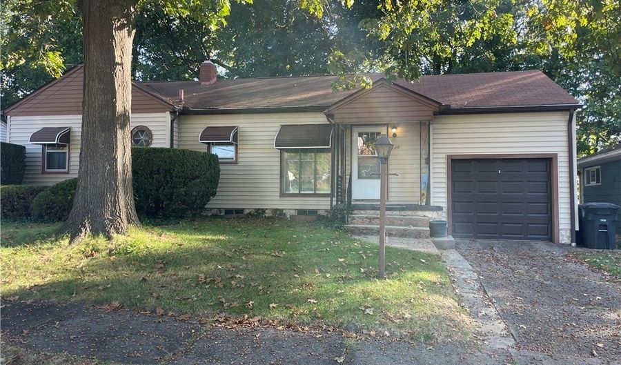 2009 6th St SW, Akron, OH 44314 - 2 Beds, 1 Bath
