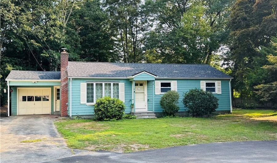 4 Reed Pl, East Greenwich, RI 02818 - 3 Beds, 1 Bath