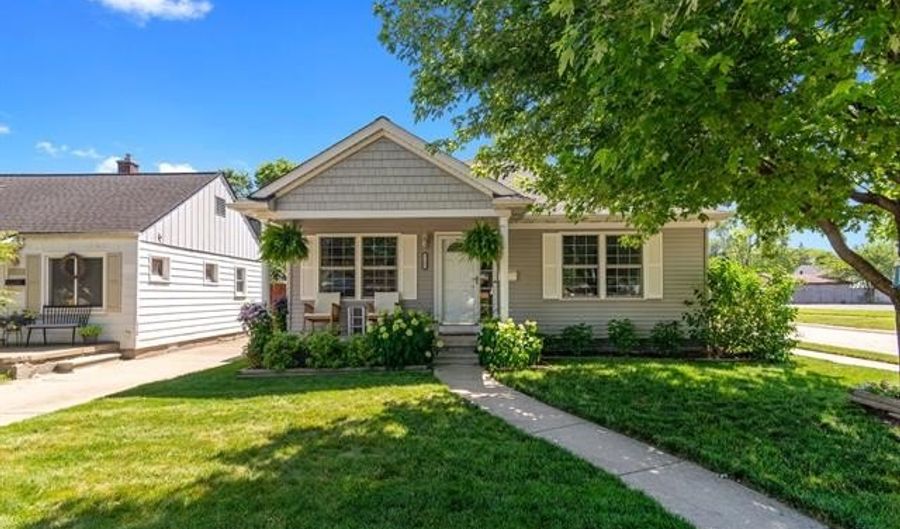17301 Arlington Ave, Allen Park, MI 48101 - 3 Beds, 3 Bath