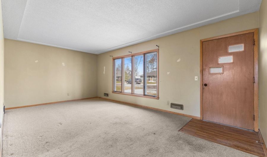 816 W Chandler St, Arlington, MN 55307 - 2 Beds, 2 Bath