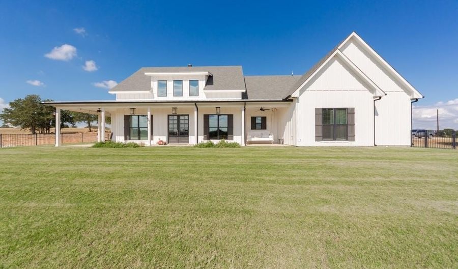 469 Rolling Hills Blvd, Alvord, TX 76225 - 3 Beds, 3 Bath