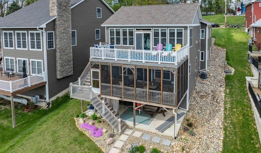 170 Lane 260B Crooked Lk, Angola, IN 46703 - 4 Beds, 4 Bath