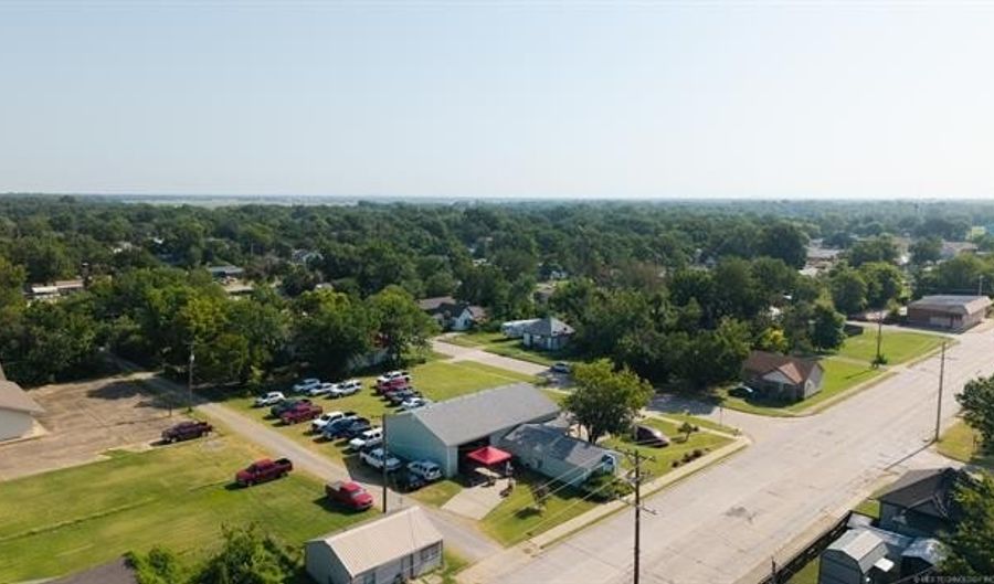 910 W Hensley Blvd, Bartlesville, OK 74003 - 0 Beds, 0 Bath
