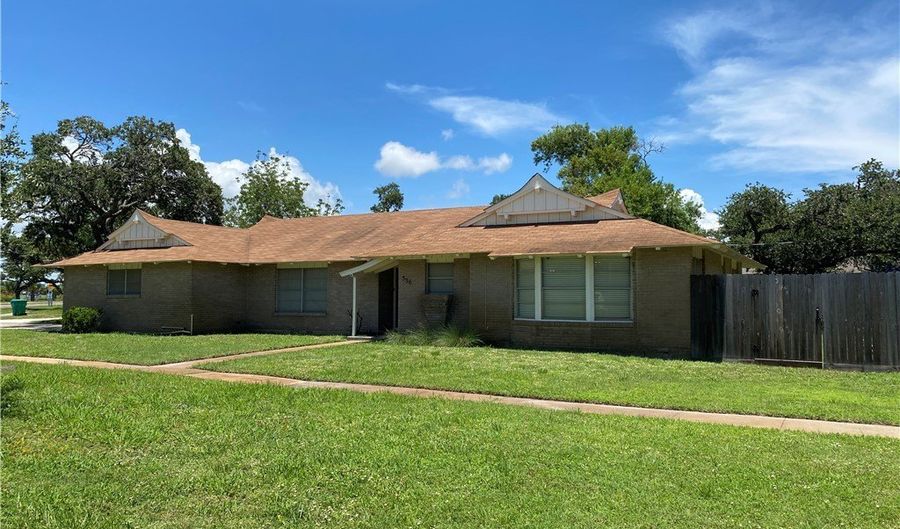536 W Yoakum Ave, Aransas Pass, TX 78336 - 3 Beds, 3 Bath
