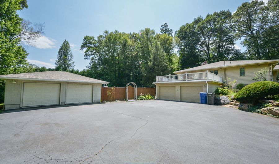 123 El Toro Dr, Bristol, CT 06010 - 5 Beds, 3 Bath