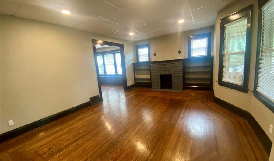 418 Crestwood Ave 2, Akron, OH 44302 - 2 Beds, 1 Bath
