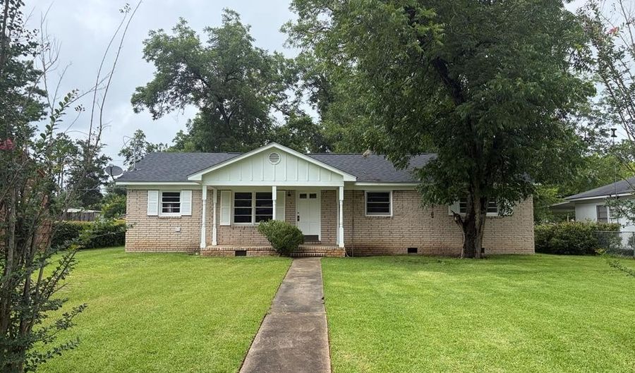 2017 W Waddell Ave, Albany, GA 31707 - 3 Beds, 1 Bath