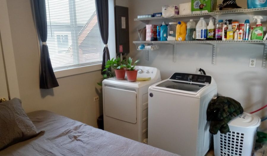 113 N WALNUT St, Bingen, WA 98605 - 2 Beds, 2 Bath