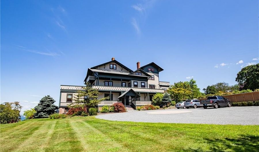 35 Chastellux Ave J, Newport, RI 02840 - 2 Beds, 2 Bath