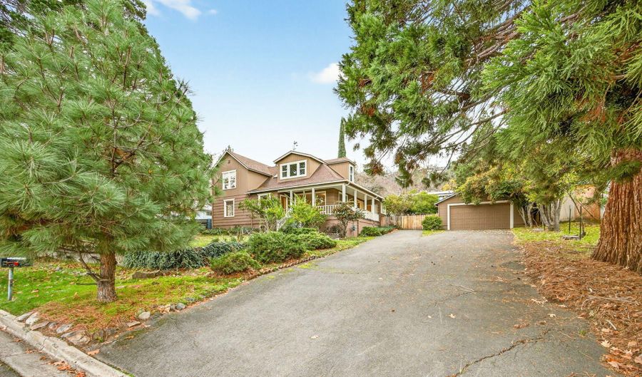 527 Chestnut St, Ashland, OR 97520 - 4 Beds, 4 Bath